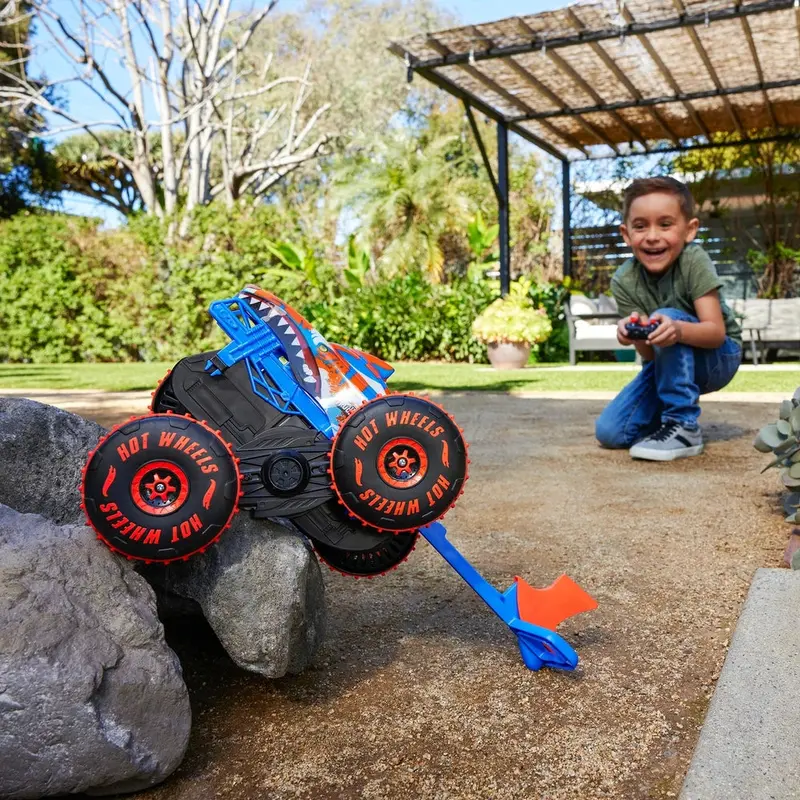 Hot Wheels Monster Trucks Remote Control Tiger Shark Climber 1:15 Scale